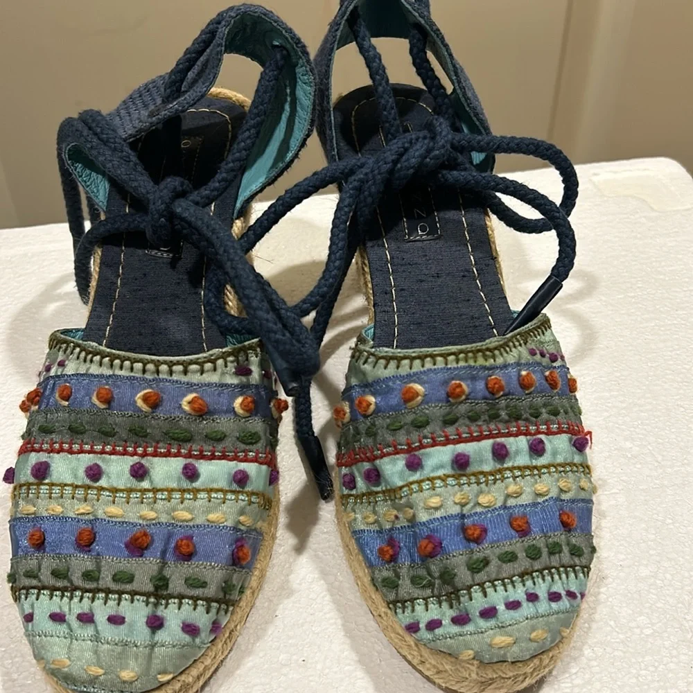 Apepazza Embellished Wedge Espadrilles Sandals round toe ankle ties size 9 (40)